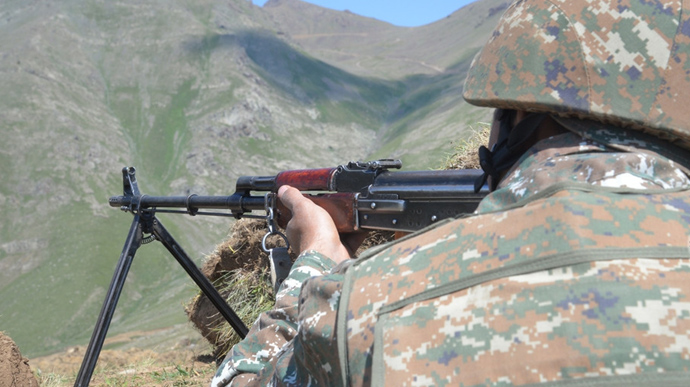 Азербайджан обвинил Армению в обстрелах, Ереван заявил о дезинформации