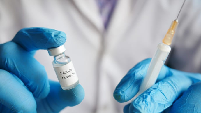 У Польщі затримали трьох працівниць центру щеплення, які видавали сертифікати без введення вакцини
