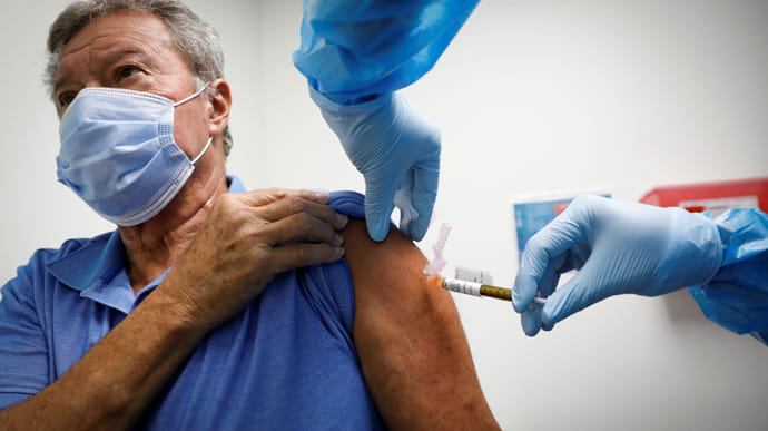 У США повністю вакцинували від COVID-19 половину населення