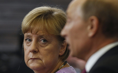 Меркель: Я на боці Порошенка, але Європа не перериватиме відносини з Росією