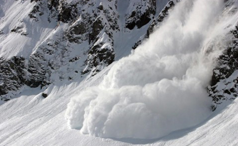 В Карпатах до метра снега, высокая опасность лавин