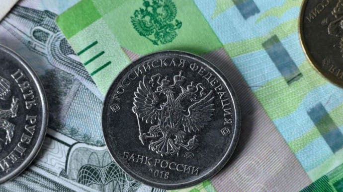 Через рішення Путіна визнати ОРДЛО рубль подешевшав ще більше