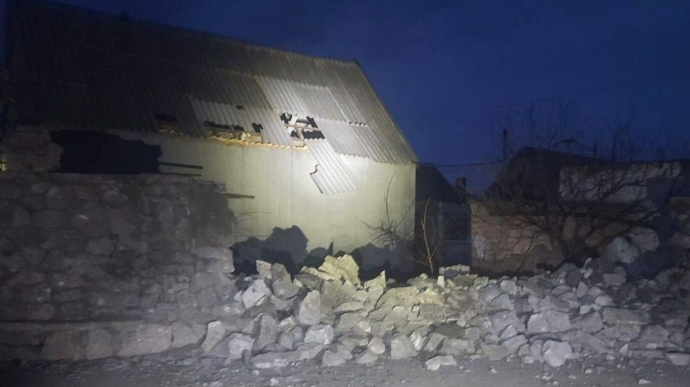 Ворог вночі гатив по Дніпропетровщині: є руйнування і проблеми з електрикою