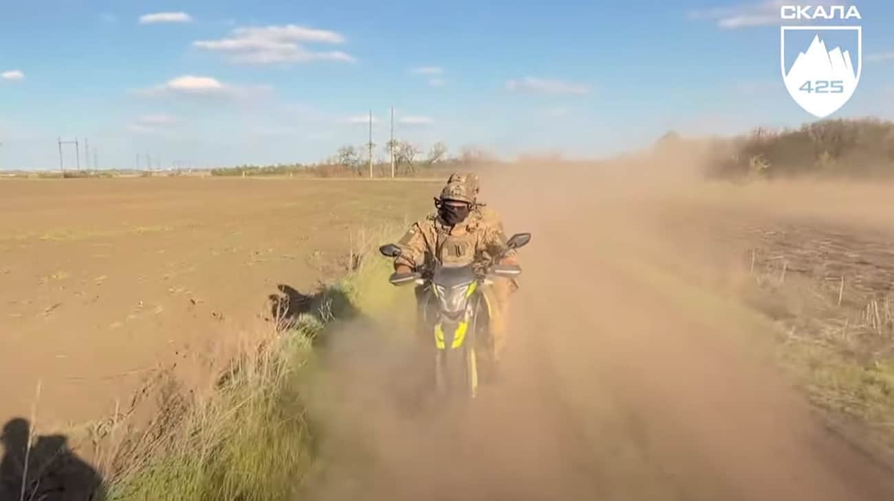 The first assault motorcycle mouth appeared in the Armed Forces and showed how it was prepared