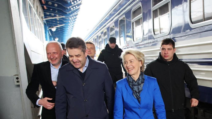 Глава Еврокомиссии приехала в Киев отмечать День Европы 