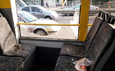 У Києві чоловік влаштував стрілянину у тролейбусі 