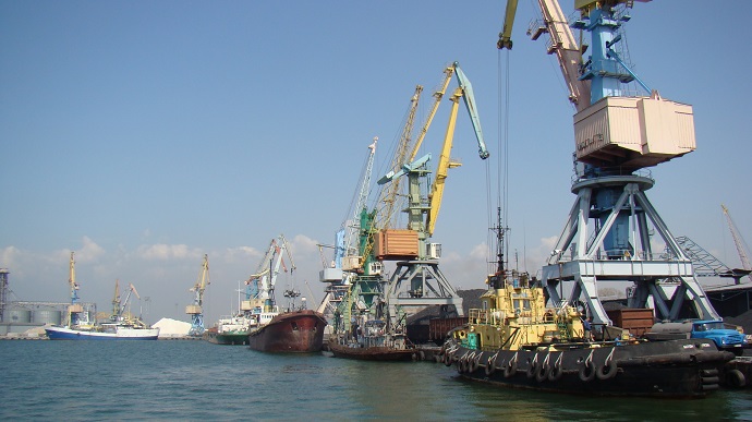 Окупанти вкрали з бердянського порту 5 кораблів із зерном – голова Запорізької ОВА