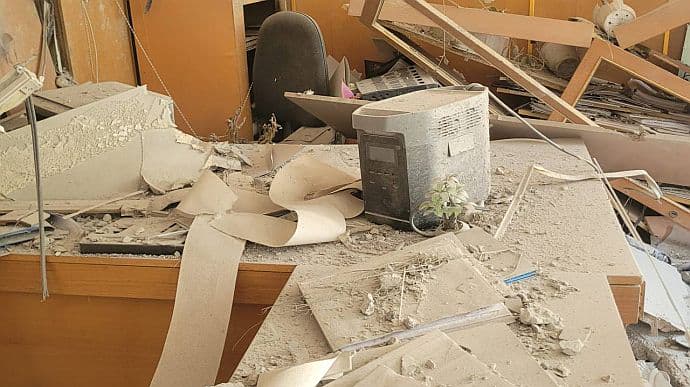 Росіяни обстріляли будівлю селищної ради в Запорізькій області: є постраждалі