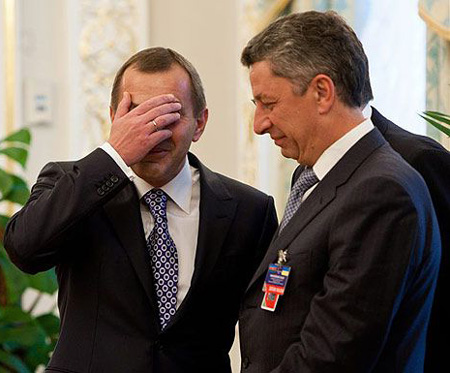 Среди возможных кандидатур на пост премьер-министра называют и Андрея Клюева, и Юрия Бойко 