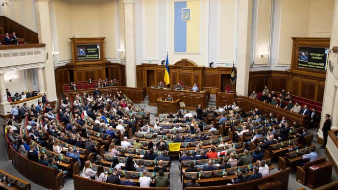 Рада дозволила звільнення за неінформування про родичів у Росії та окупованих територіях