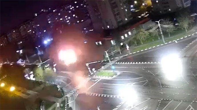 Увійшов у землю і вилетів через 20 секунд: відео вибуху авіаснаряду в російському Бєлгороді  