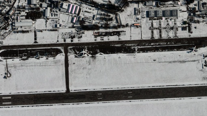 З’явились супутникові знімки літака в Мачулищах після ймовірного удару безпілотника 