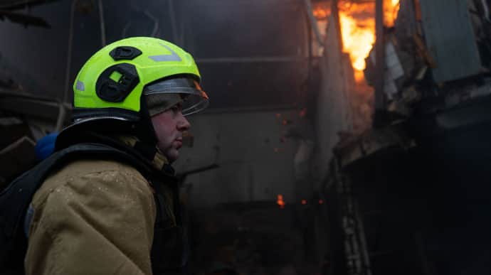Росіяни атакували критичну інфраструктуру на Київщині: спалахнула пожежа 