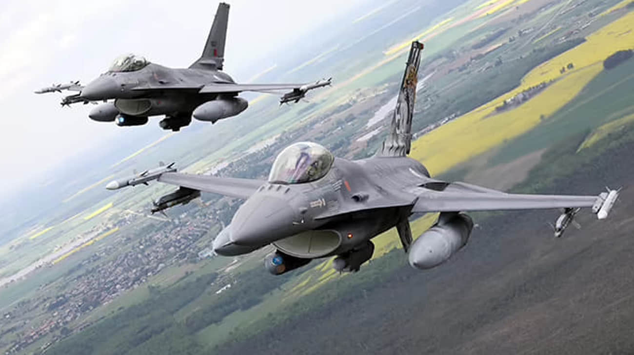 Zelenskyy thanks Poland for decision that will speed up F-16 delivery