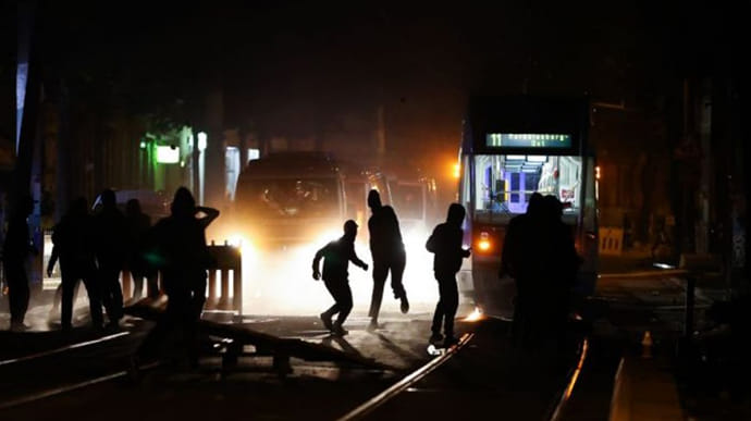 В Лейпциге демонстранты напали на полицию, в ход пошел слезоточивый газ