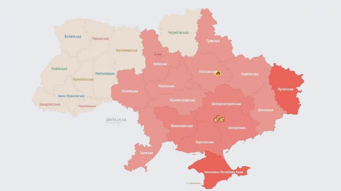 У Києві та більшості областей оголошували тривогу через балістику