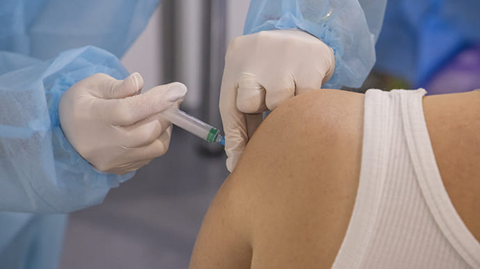 В Украине уже сделали 11,4 млн прививок против Covid