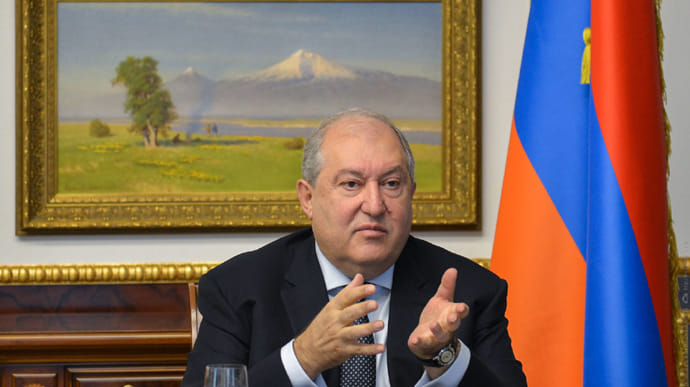 Президента Армении госпитализировали в Лондоне после заражения новым штаммом COVID