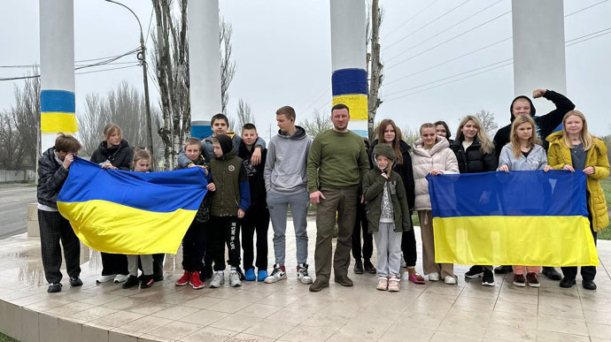Ukraine brings back 24 children abducted by Russia from Kherson Oblast
