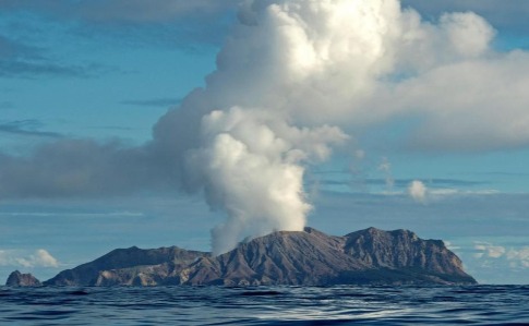 Через виверження вулкану в Новій Зеландії загинуло 15 осіб