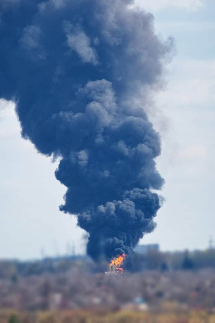 Россияне ударили по Харькову: горит предприятие, есть пострадавшие