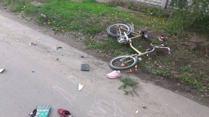 На Київщині водій на смерть збив дівчаток 6 та 8 років і намагався втекти