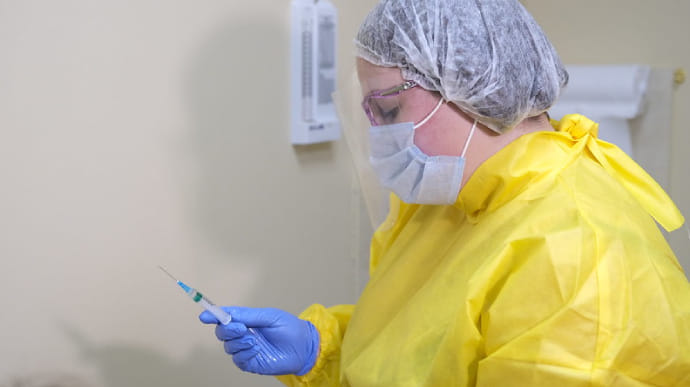 За прошедшие сутки вакцинировались от коронавируса 36 тысяч украинцев