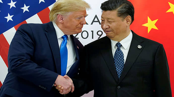 Трамп звинуватив Китай в тому, що той випустив COVID-19 у світ