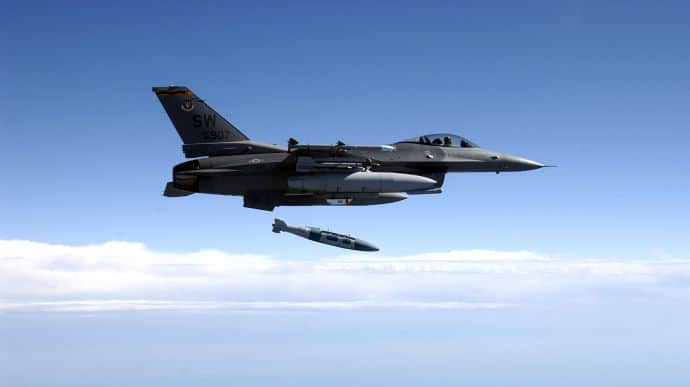 Кулеба сподівається, що на початку наступного року F-16 з'являться в небі України