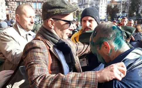 Гусовского облили зеленкой в Киевсовете. 19 задержанных
