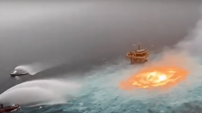 На нефтяном трубопроводе в Мексиканском заливе вспыхнул пожар