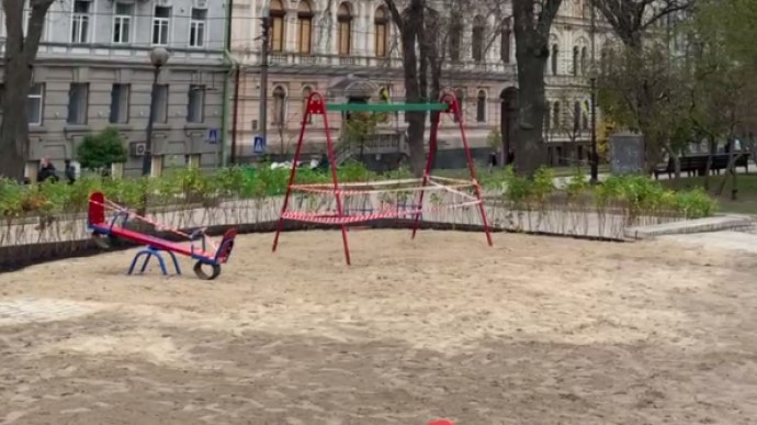 В Киеве ликвидировали последствия российского удара по парку Шевченко
