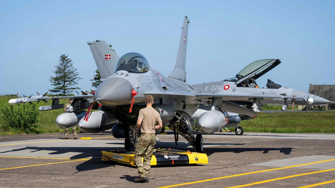 Пентагон намерен поставлять в Украину запчасти к F-16