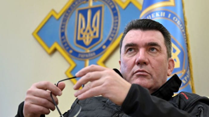 Данилов заверил, что в Украине и речи не идет о ядерном оружии