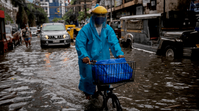 Мощные ливни вызвали наводнение на Филиппинах, 15 тысяч эвакуированы