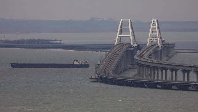 Несмотря на усиленную охрану Керченского моста, там все же может прошмыгнуть украинский дрон − ВМС