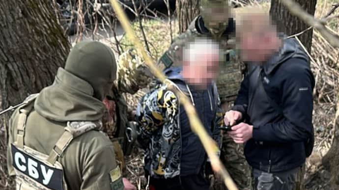 СБУ затримала ексрегіонала, який наводив авіабомби РФ на Сумщину