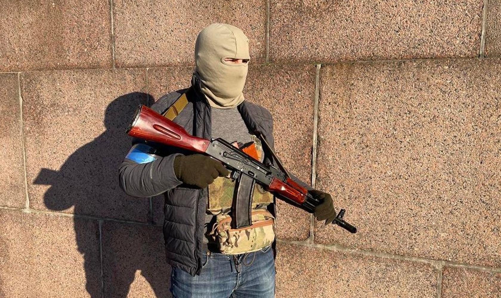 Появилось видео нападения боевиков на полицейского в Чечне