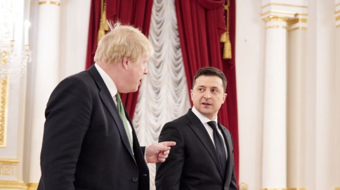 Премьер Британии сравнил Зеленского со своим кумиром Черчиллем