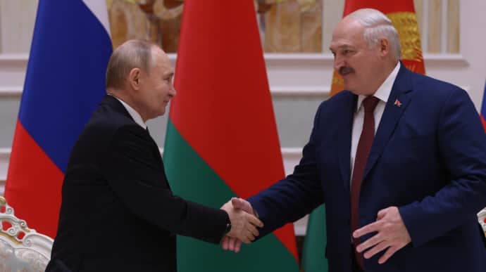 Putin confers Russia's highest award upon Lukashenko