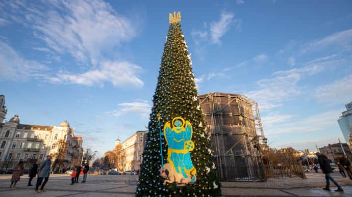 На Софийской площади возле главной елки можно будет взять игрушку за донат – КГГА