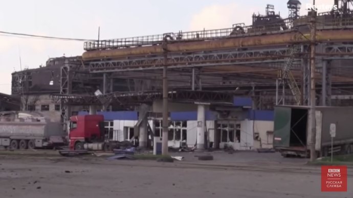 Мариуполь: Reuters побывало в городе, вокруг завода Ильича - много тел мирных жителей