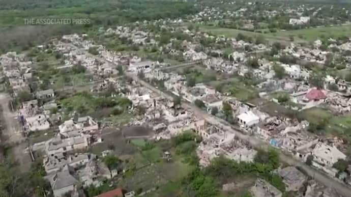 Часов Яр: Associated Press показало с дрона апокалиптическую картину атакованного РФ города