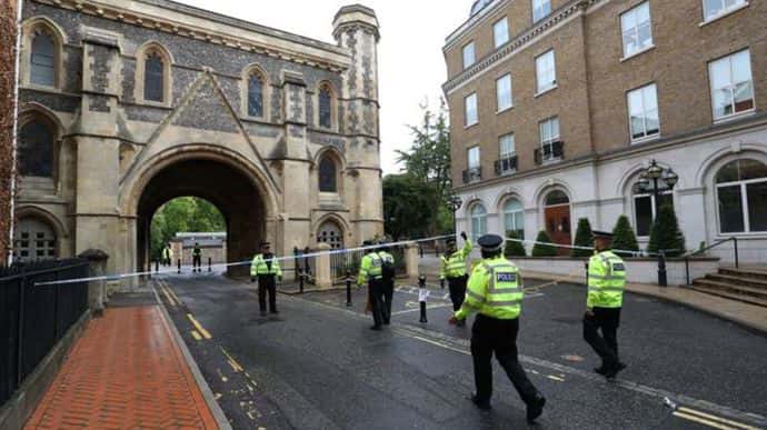 В британском Рединге нападающий убил трех человек, полиция говорит о теракте