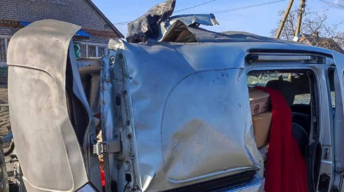 Російський дрон поцілив в автівку на Дніпропетровщині: 2 поранених