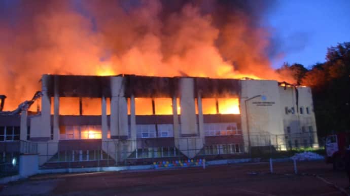 Во Львове власти сообщили о взрывах и пожаре на складе, есть пострадавшие