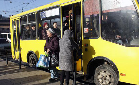 На Киевщине накажут 2 водителей: везли более 10 человек в маршрутках