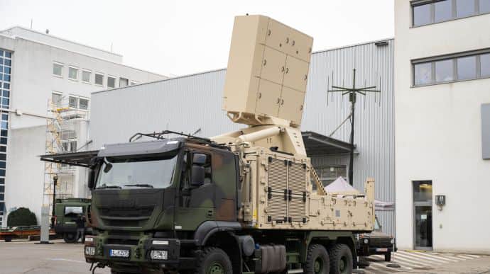 Німеччина передала Україні радар ППО, мостоукладальні машини й техніку