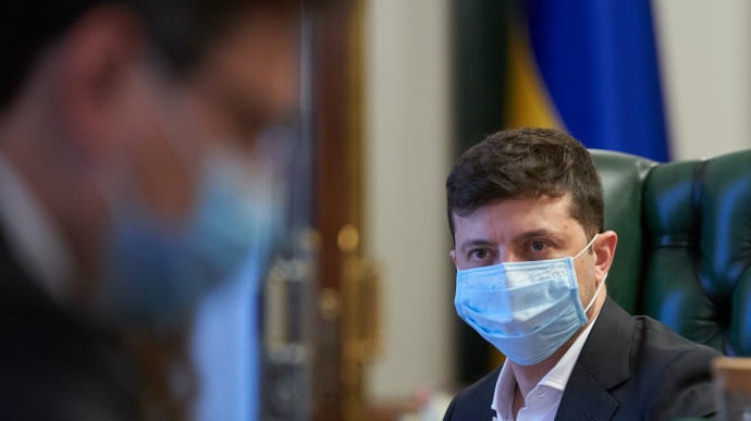 Зеленський пропонує видавати українцям вітчизняні паспорти щеплення