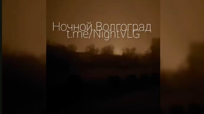 У російському Волгограді безпілотники атакували НПЗ, виникла пожежа